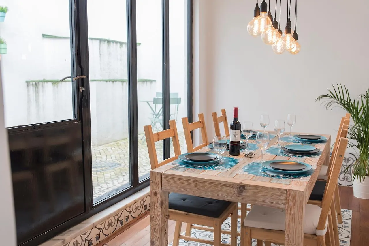 Lovelystay - Bica Patio Duplex Lisboa Apartmán