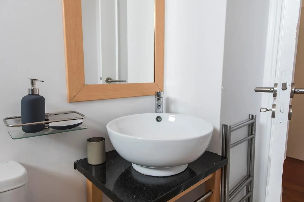 Lovelystay - Bica Patio Duplex Lissabon