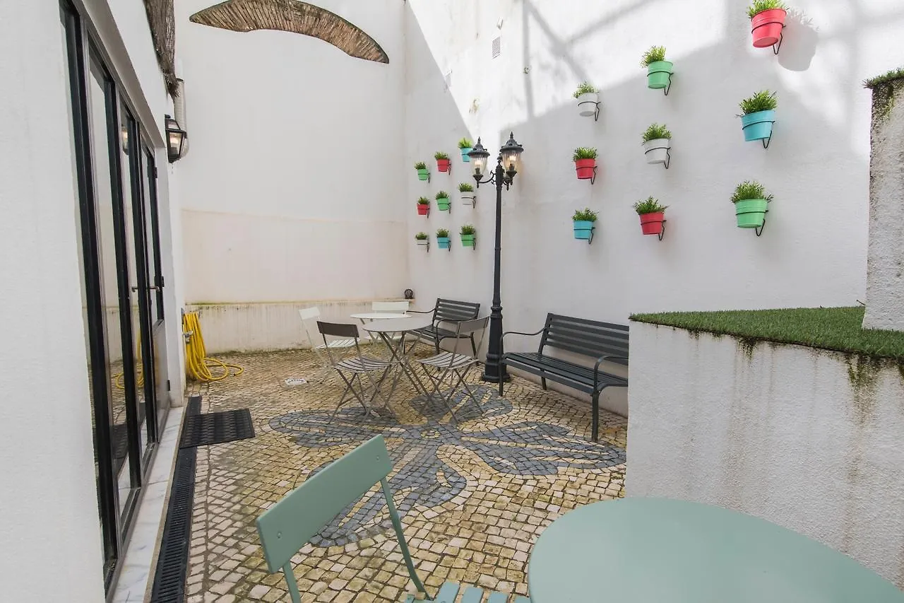 Lovelystay - Bica Patio Duplex Lissabon 0*,  Portugal