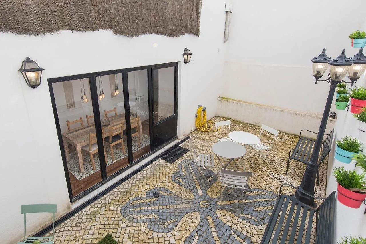 Appartement Lovelystay - Bica Patio Duplex Lissabon